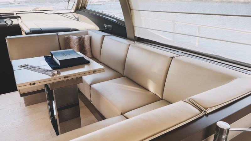 2017 FERRETTI YACHTS 550 